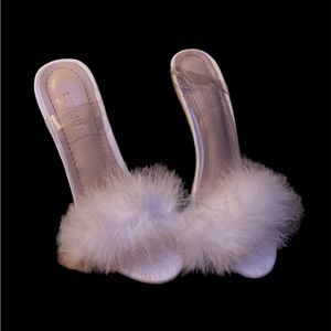 Fluffy feathered heel Women's Size 5.5